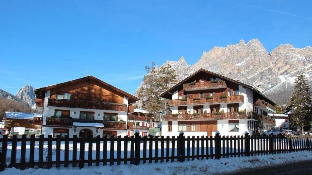 Hotel Capannina Cortina dʼAmpezzo Eksteriør billede