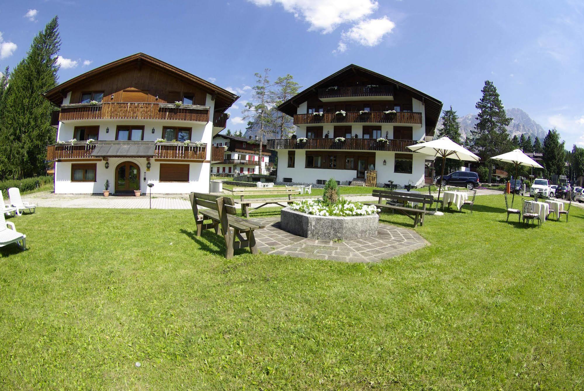 Hotel Capannina Cortina dʼAmpezzo Eksteriør billede